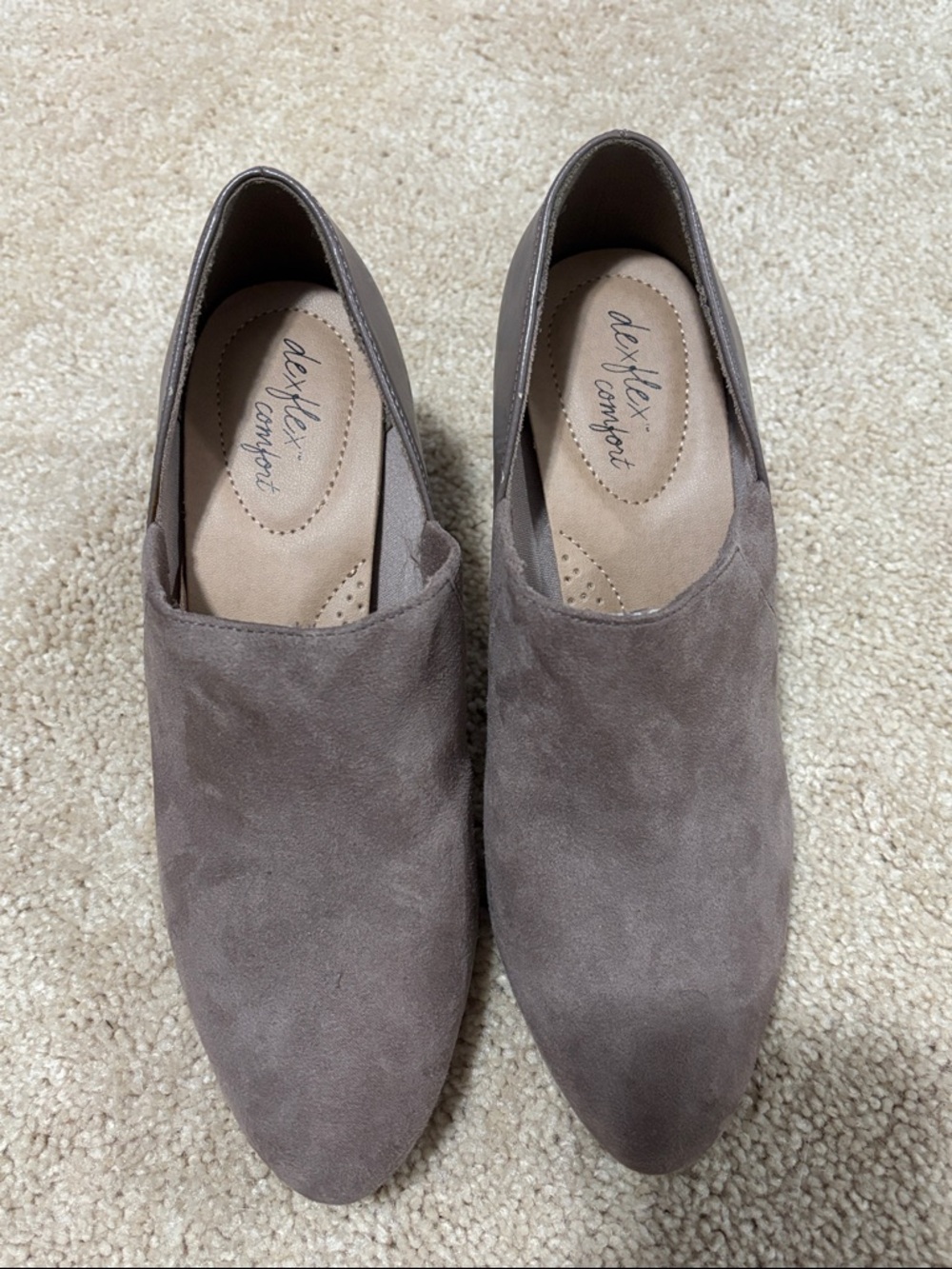 dexflex comfort taupe suede slip-on heels - neutral brown